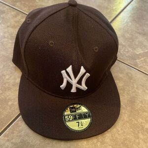 New Era Yankees Fitted Cap Brown